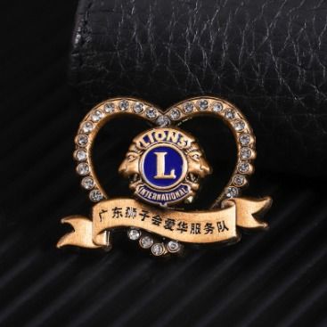 【湖南订做烤漆胸章大学校徽订做十字会周年徽章订制】-